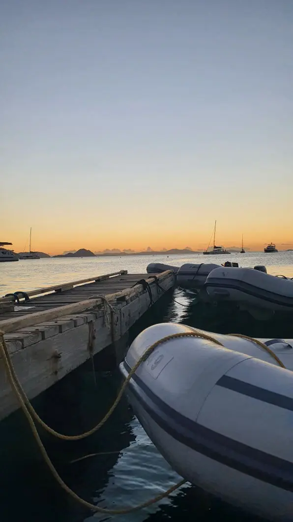 Dinghi Dock bei Sonnenuntergang